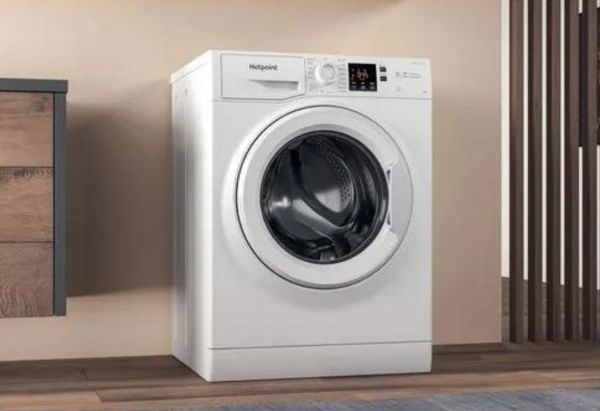 Hotpoint White 9kg Freestanding Washing Machine